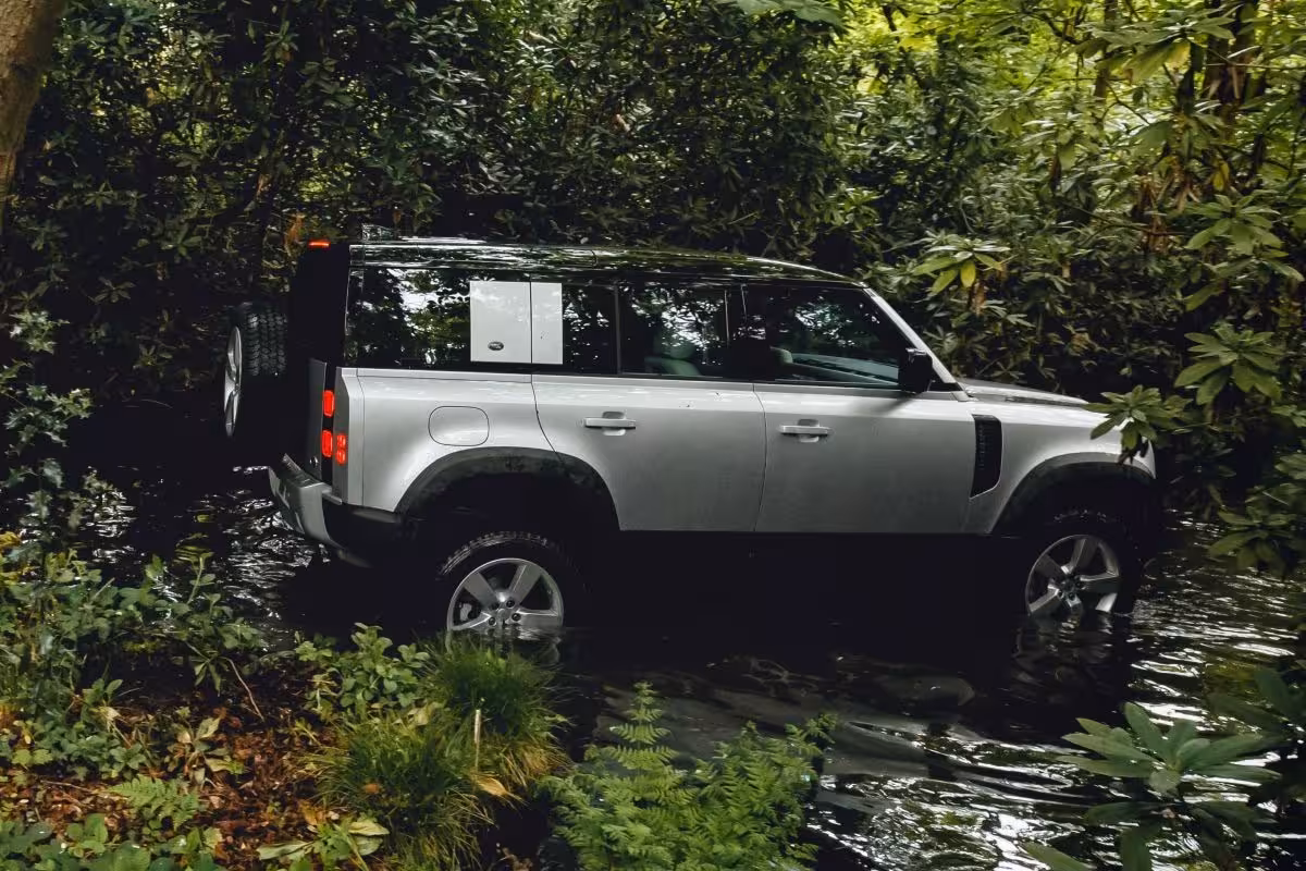 Land Rover Defender 110