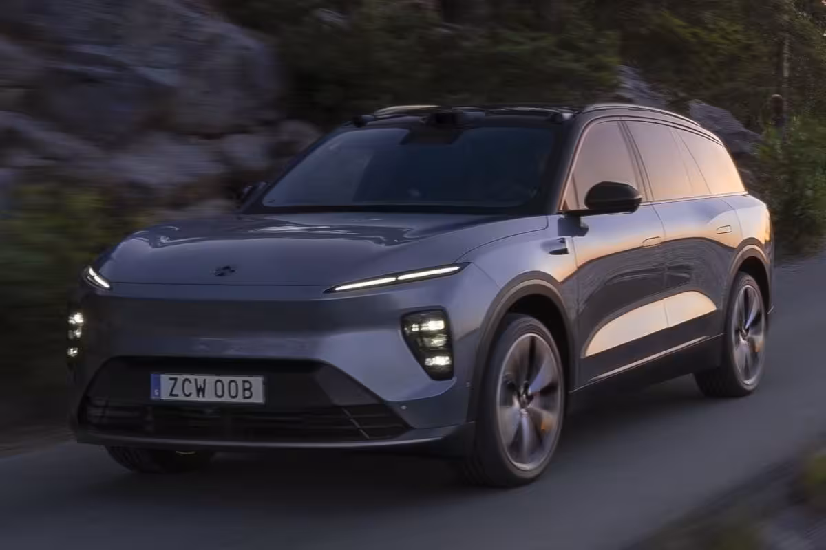 NIO EL8
