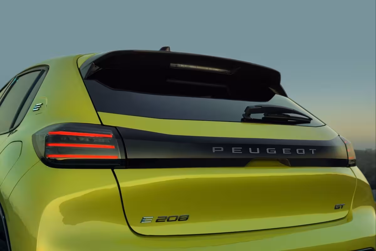 Peugeot e-208