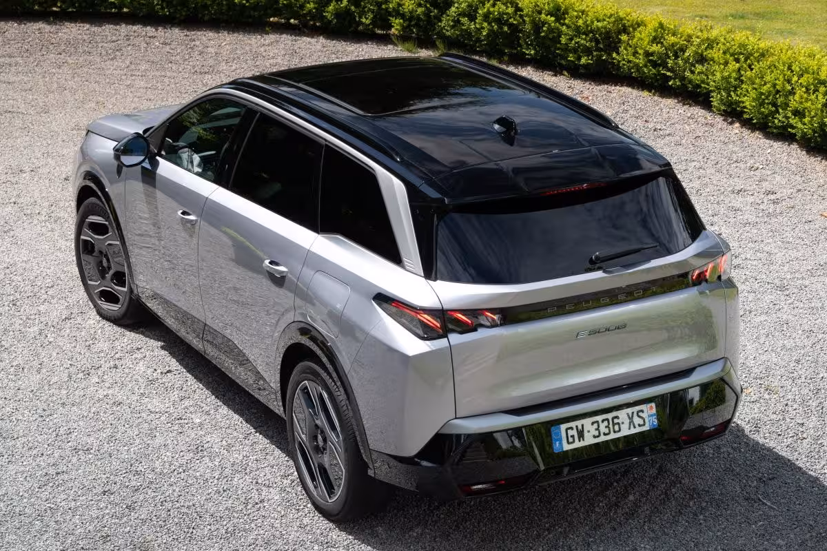 Peugeot e-5008