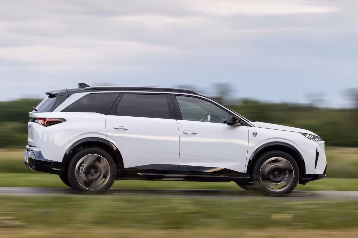 Peugeot e-5008
