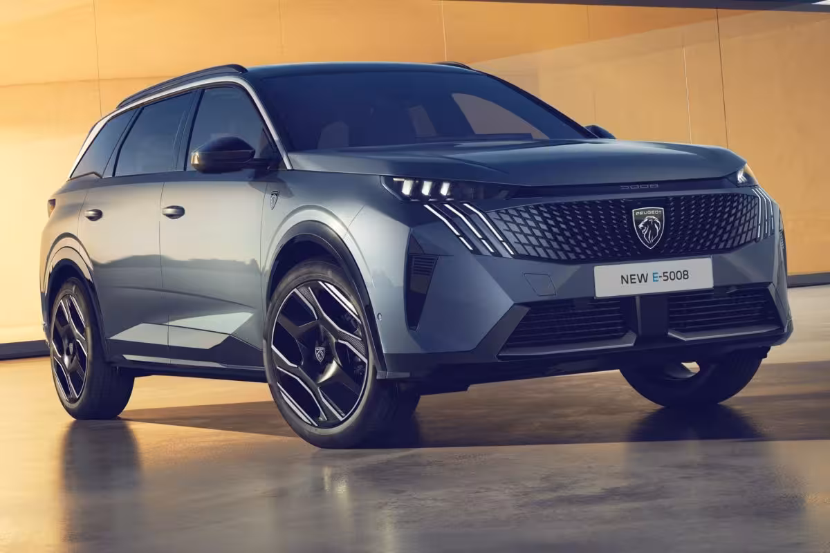 Peugeot e-5008