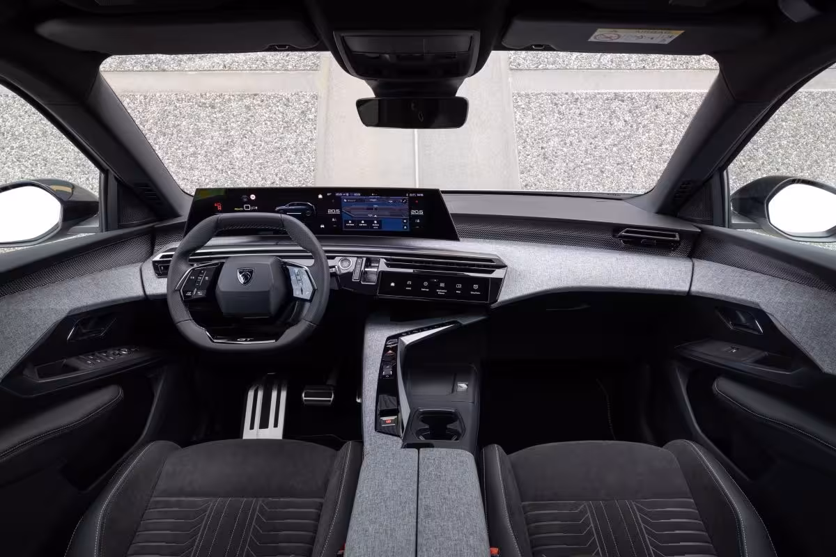Peugeot e-5008
