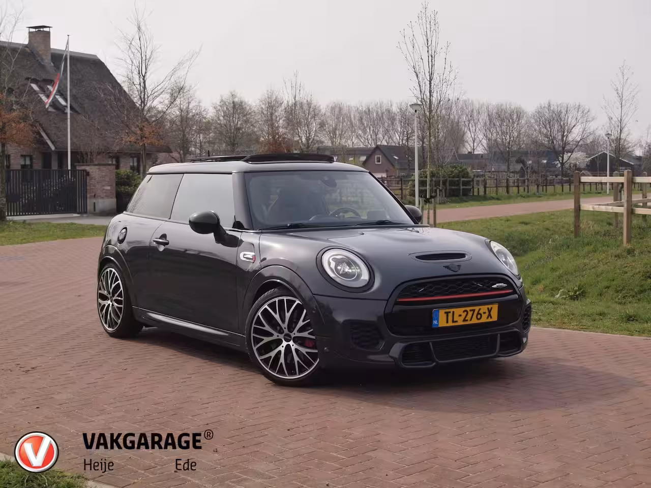 Mini 3-Deurs 2.0 John Cooper Works Chili | 231 PK | Panoramadak | Head-Up Display | Harman Kardon | Cam
