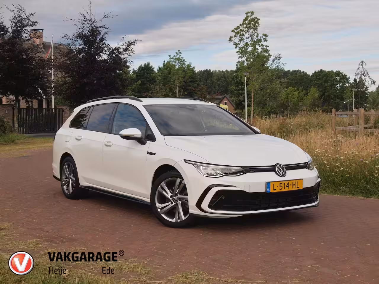 Volkswagen Golf Variant 1.5 TSI R-Line | Camera | Sfeerverlichting | ACC | Apple Carplay | NL-Auto |