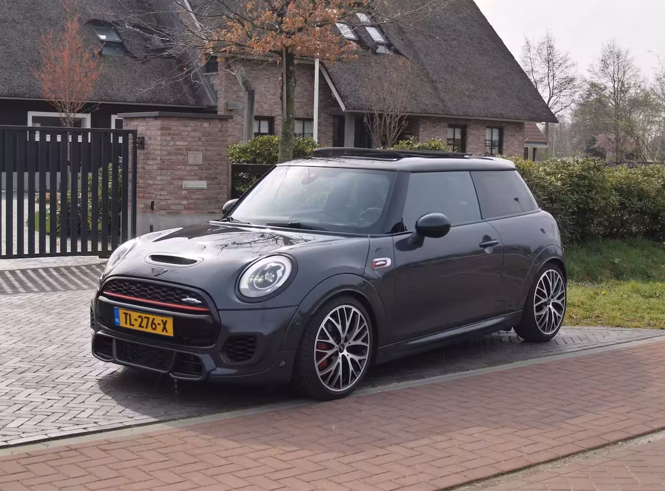 Mini 3-Deurs 2.0 John Cooper Works Chili | 231 PK | Panoramadak | Head-Up Display | Harman Kardon | Cam