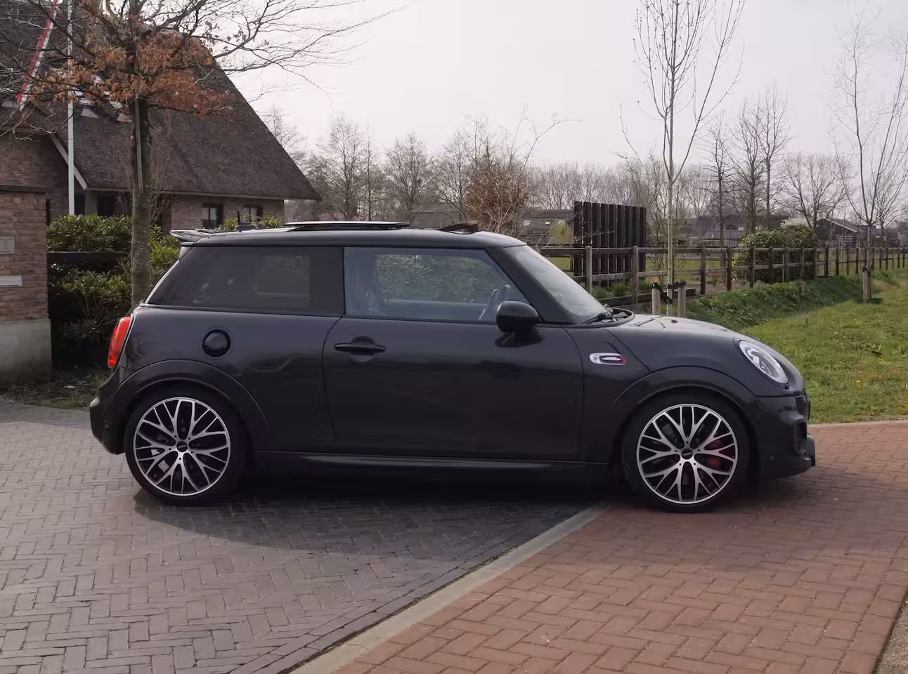 Mini 3-Deurs 2.0 John Cooper Works Chili | 231 PK | Panoramadak | Head-Up Display | Harman Kardon | Cam