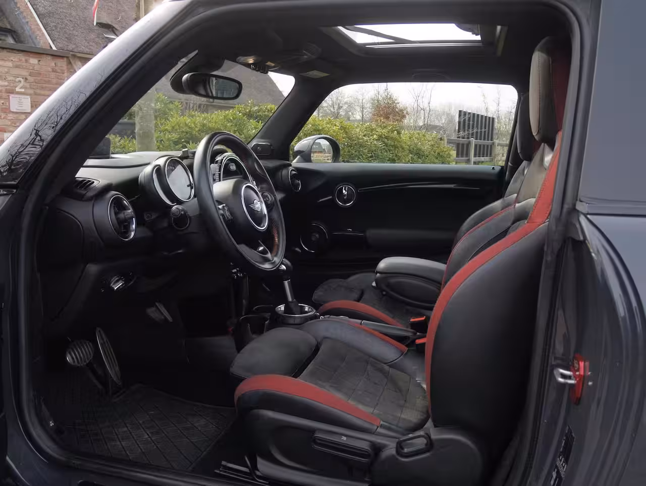 Mini 3-Deurs 2.0 John Cooper Works Chili | 231 PK | Panoramadak | Head-Up Display | Harman Kardon | Cam