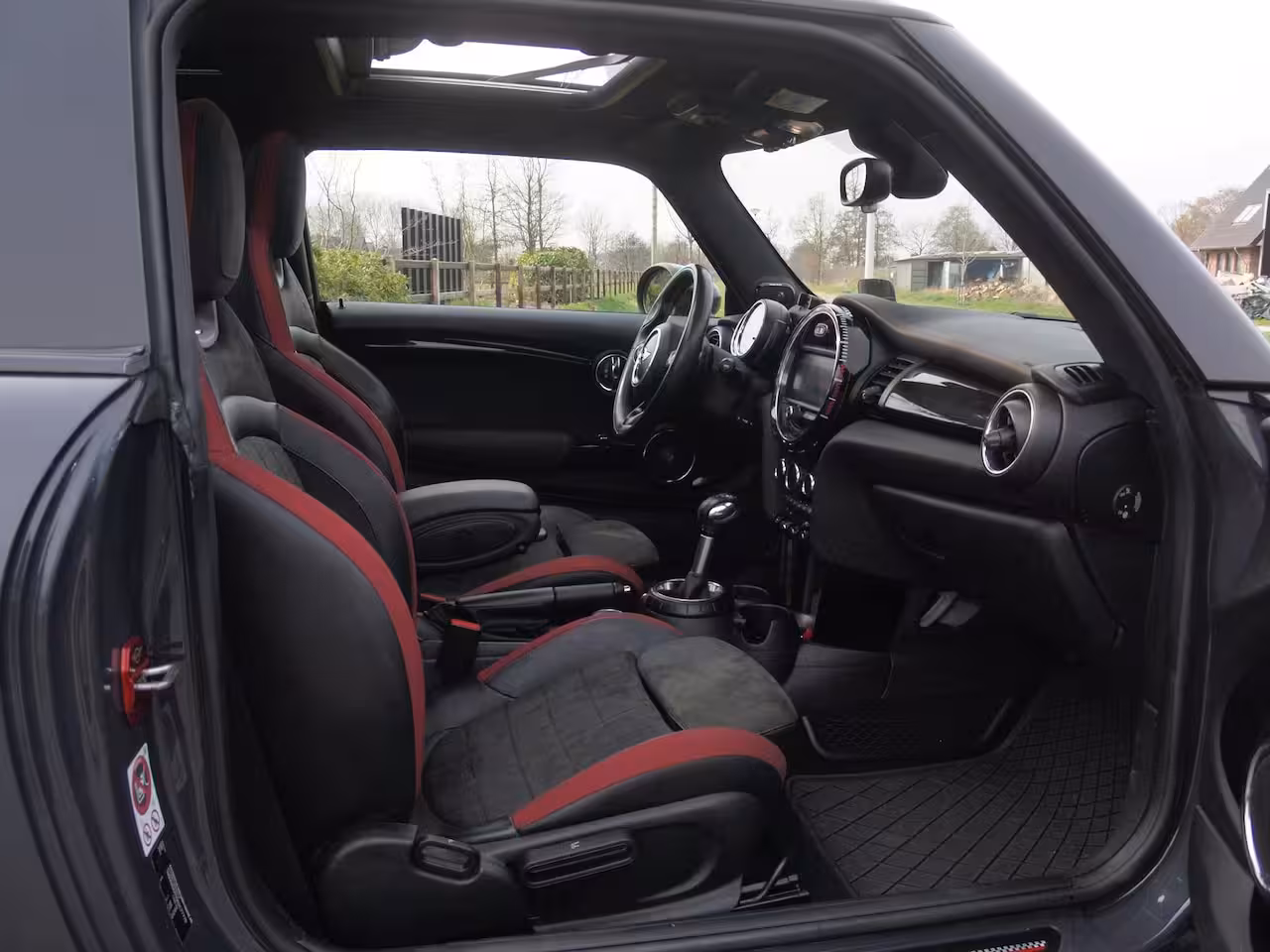 Mini 3-Deurs 2.0 John Cooper Works Chili | 231 PK | Panoramadak | Head-Up Display | Harman Kardon | Cam