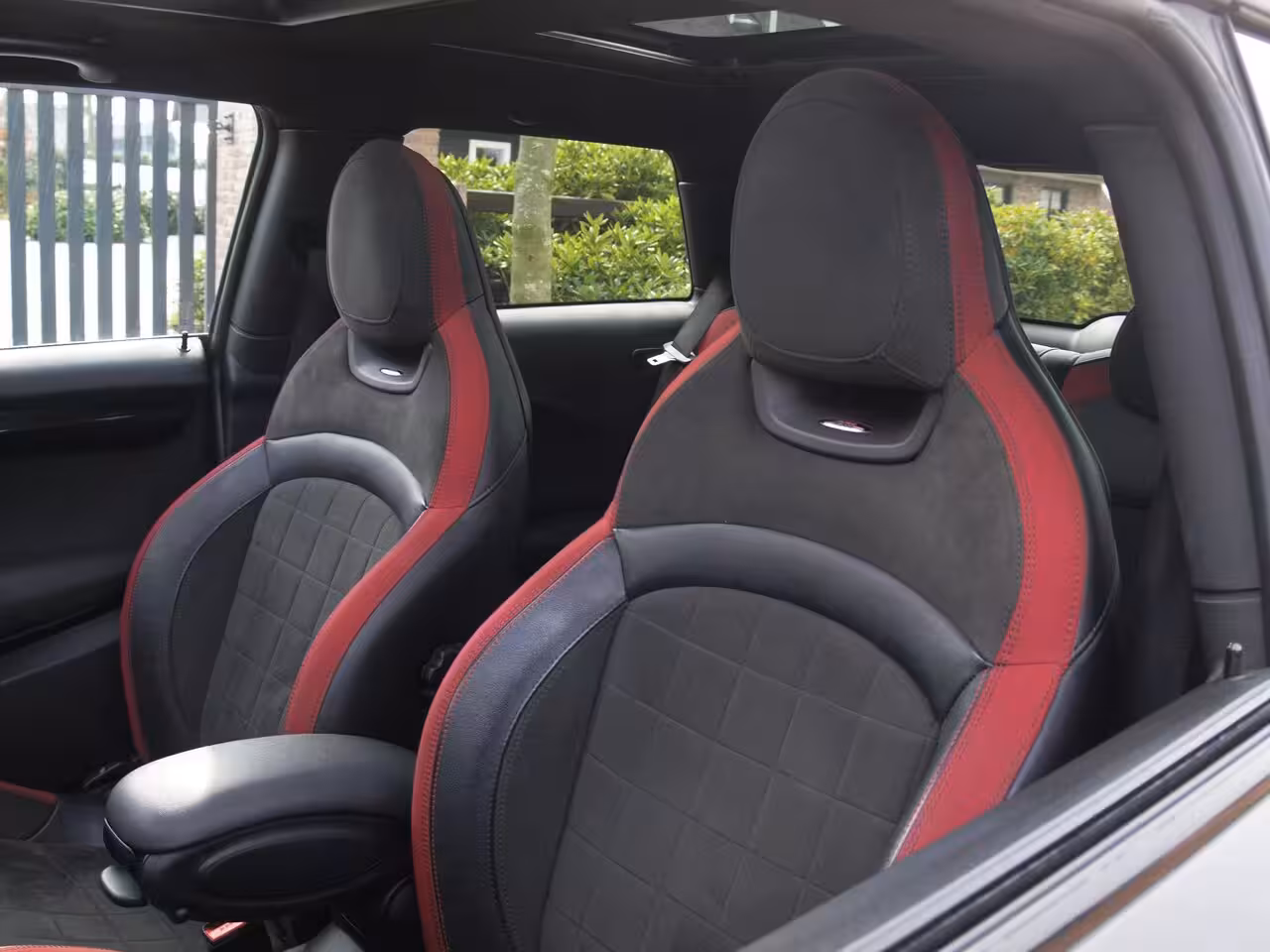 Mini 3-Deurs 2.0 John Cooper Works Chili | 231 PK | Panoramadak | Head-Up Display | Harman Kardon | Cam
