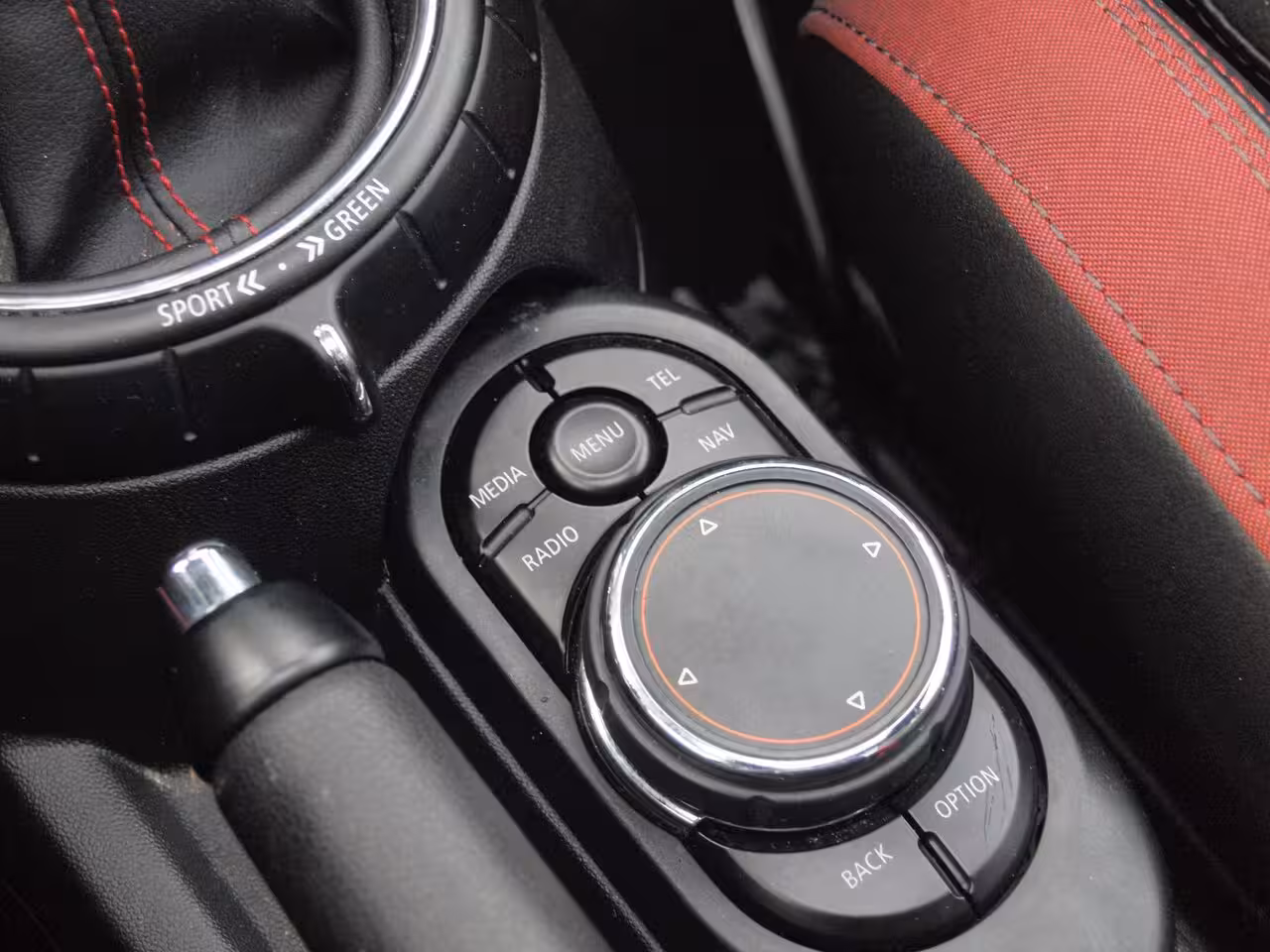 Mini 3-Deurs 2.0 John Cooper Works Chili | 231 PK | Panoramadak | Head-Up Display | Harman Kardon | Cam
