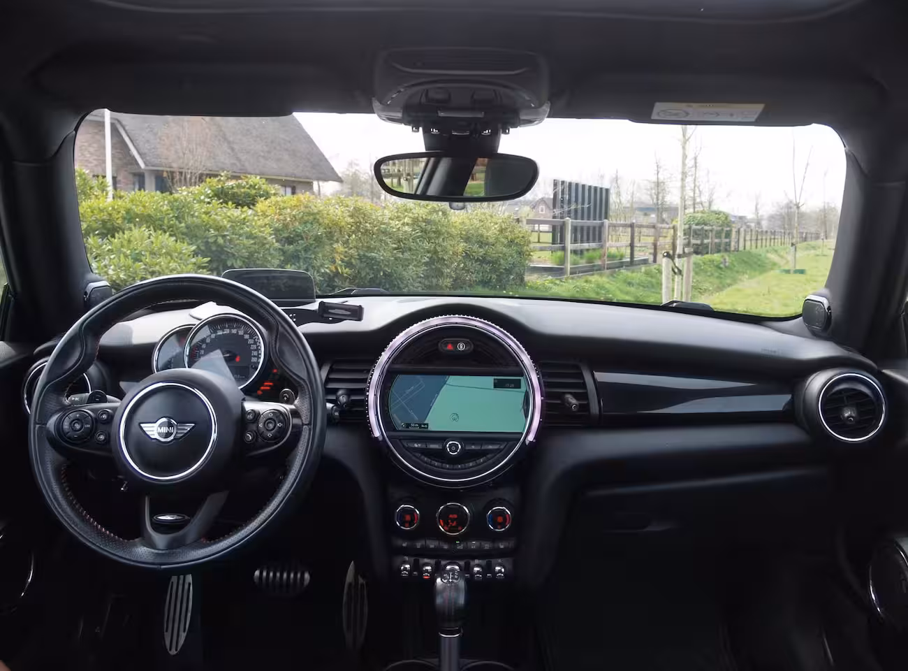 Mini 3-Deurs 2.0 John Cooper Works Chili | 231 PK | Panoramadak | Head-Up Display | Harman Kardon | Cam