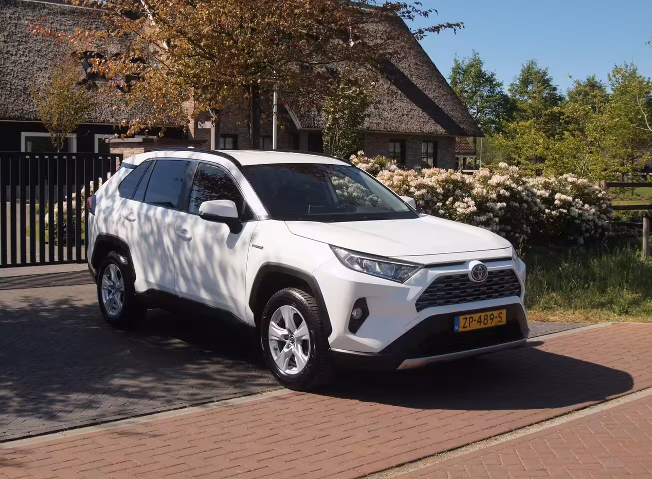 Toyota RAV4 2.5 Hybrid AWD Active | Camera | Trekhaak 1650 trek gewicht | Apple Carplay | Navi | Cruis