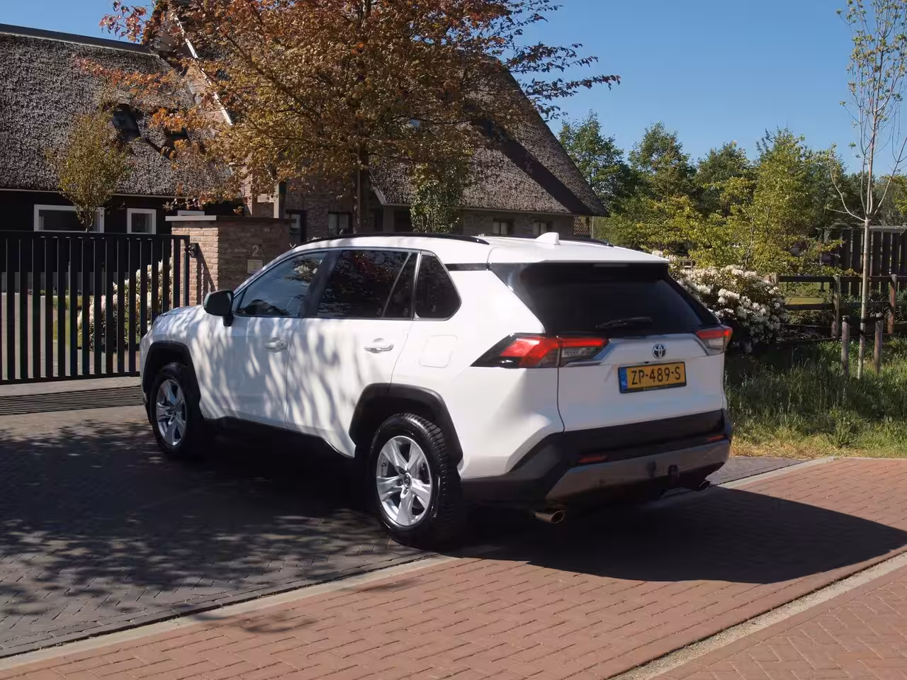 Toyota RAV4 2.5 Hybrid AWD Active | Camera | Trekhaak 1650 trek gewicht | Apple Carplay | Navi | Cruis
