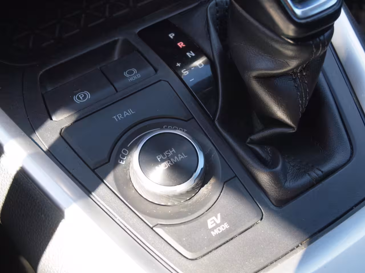 Toyota RAV4 2.5 Hybrid AWD Active | Camera | Trekhaak 1650 trek gewicht | Apple Carplay | Navi | Cruis