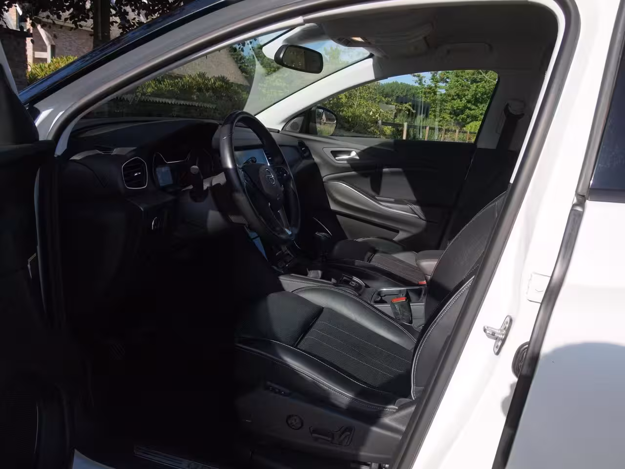 Opel Grandland X 1.2 Turbo Ultimate | Apple Carplay | Cruise Control | Parkeersensoren | Leder-pakket |