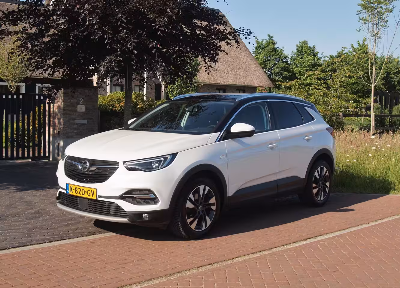 Opel Grandland X 1.2 Turbo Ultimate | Apple Carplay | Cruise Control | Parkeersensoren | Leder-pakket |