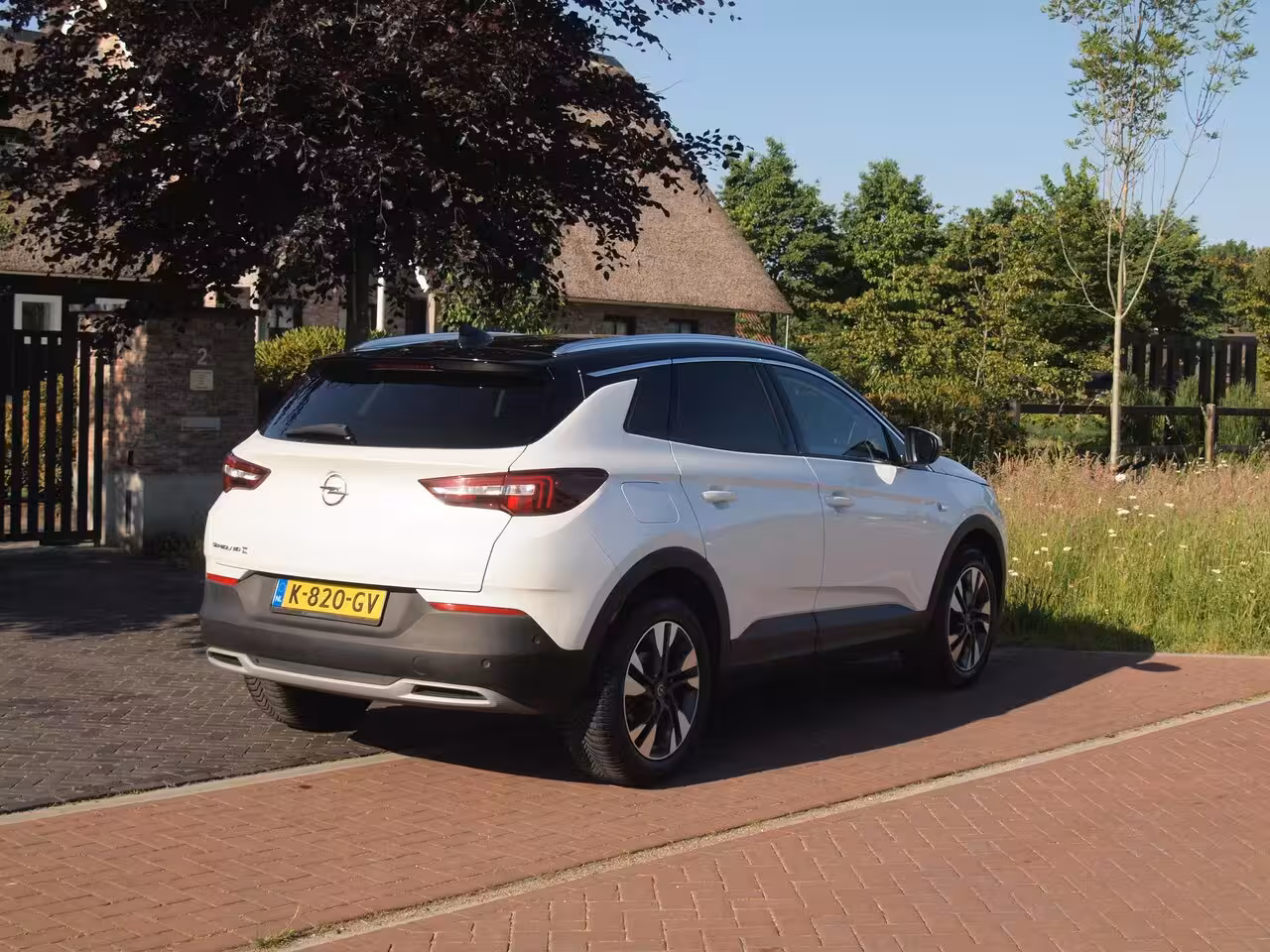 Opel Grandland X 1.2 Turbo Ultimate | Apple Carplay | Cruise Control | Parkeersensoren | Leder-pakket |