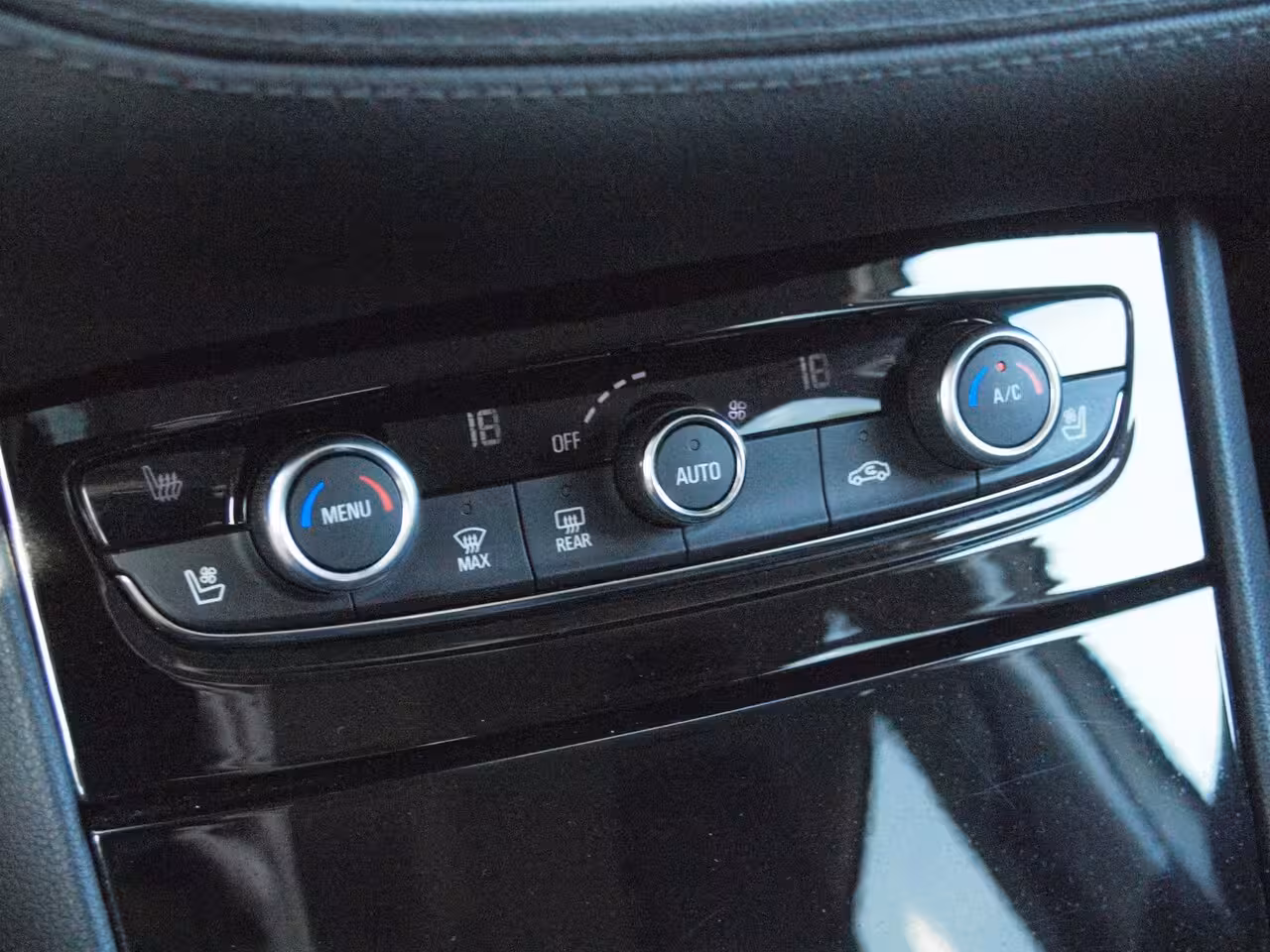 Opel Grandland X 1.2 Turbo Ultimate | Apple Carplay | Cruise Control | Parkeersensoren | Leder-pakket |
