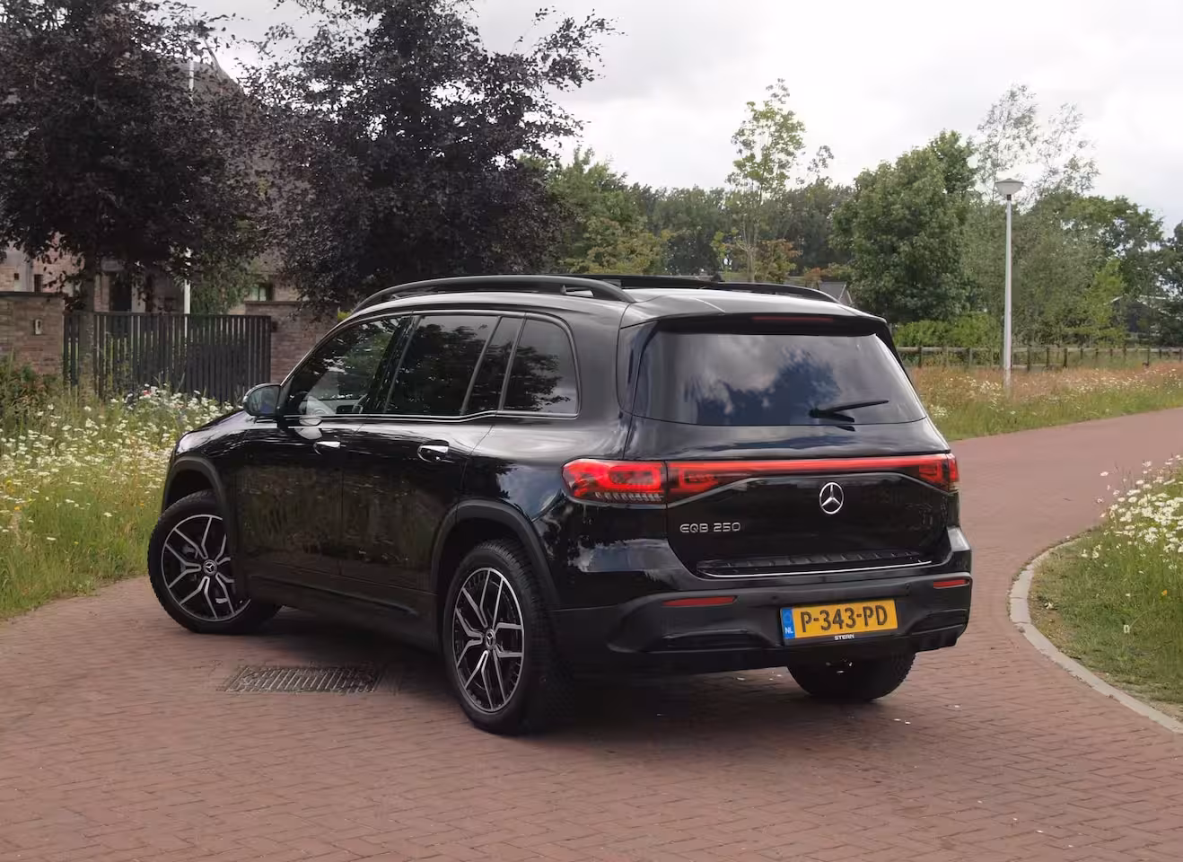 Mercedes-Benz EQB 250 AMG Line 7 Persoons 67 kWh | SOH 94% | Panoramadak | 360 Camera | Burmester | Apple Ca