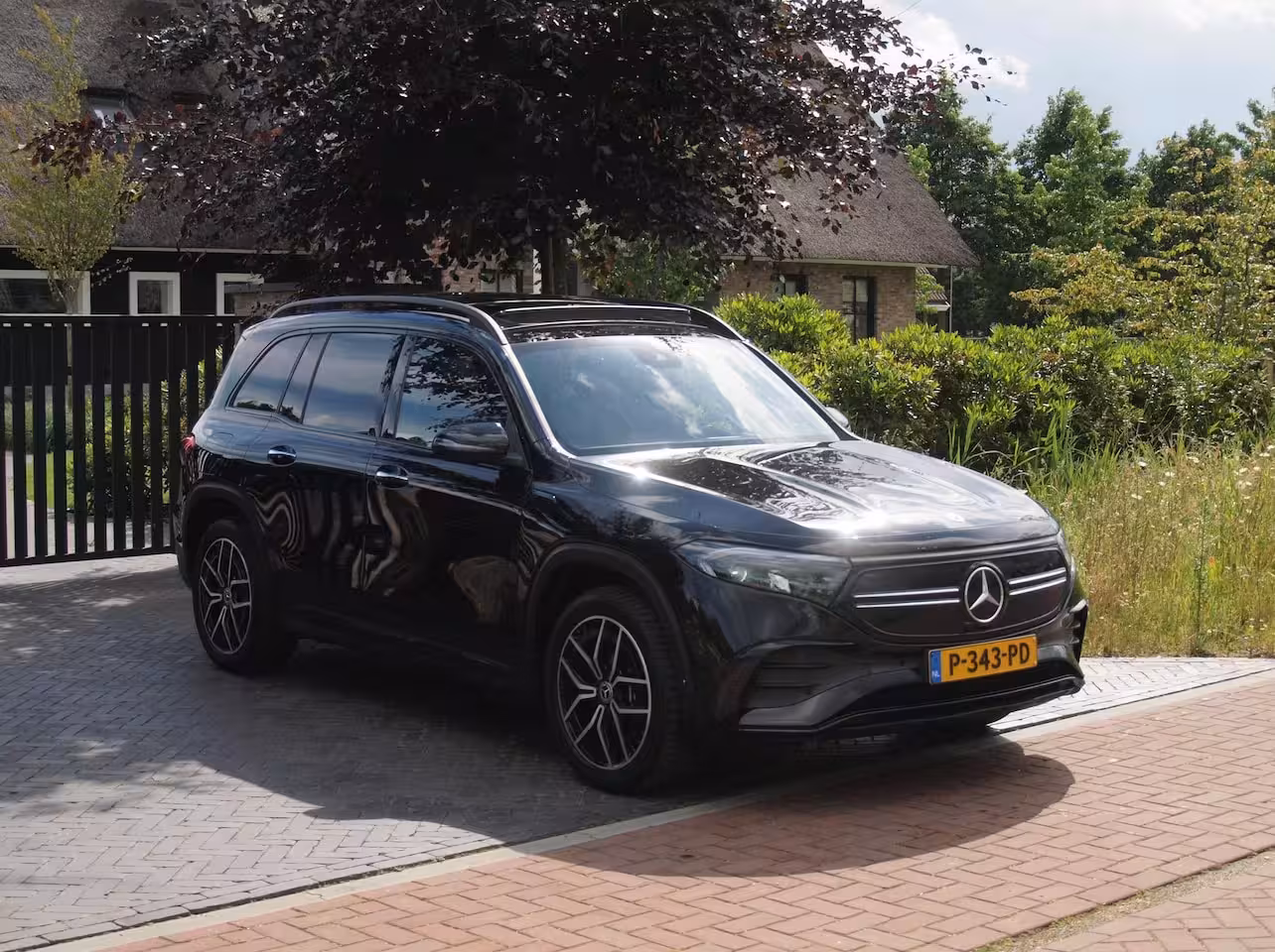 Mercedes-Benz EQB 250 AMG Line 7 Persoons 67 kWh | SOH 94% | Panoramadak | 360 Camera | Burmester | Apple Ca