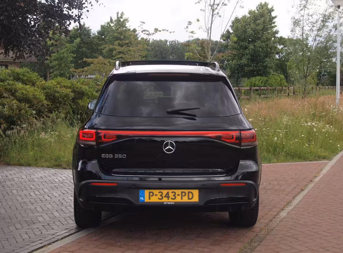 Mercedes-Benz EQB 250 AMG Line 7 Persoons 67 kWh | SOH 94% | Panoramadak | 360 Camera | Burmester | Apple Ca