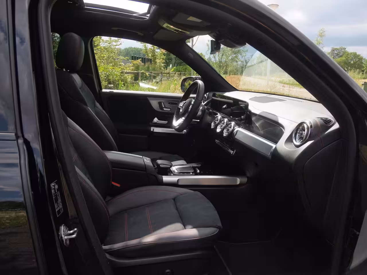 Mercedes-Benz EQB 250 AMG Line 7 Persoons 67 kWh | SOH 94% | Panoramadak | 360 Camera | Burmester | Apple Ca