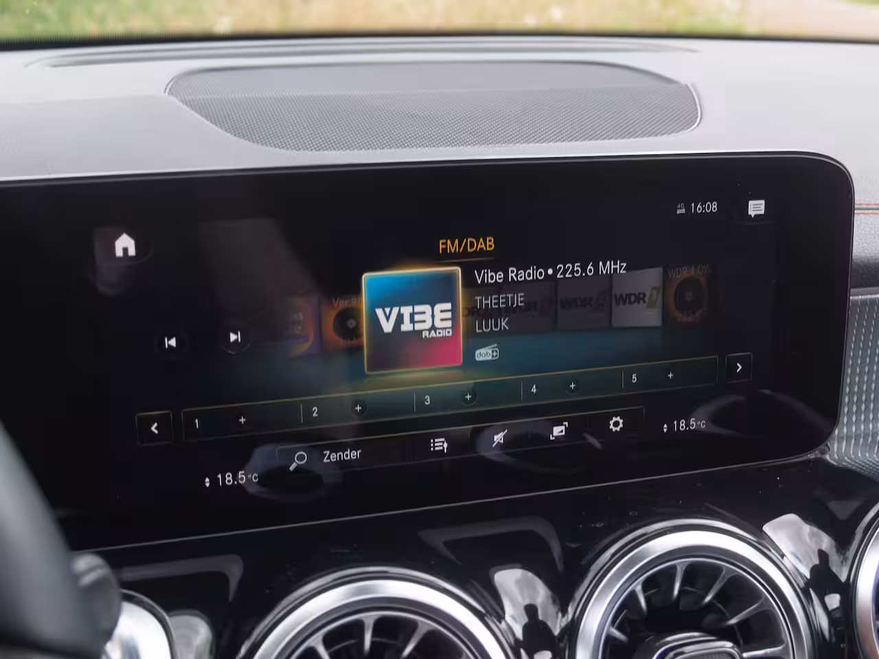 Mercedes-Benz EQB 250 AMG Line 7 Persoons 67 kWh | SOH 94% | Panoramadak | 360 Camera | Burmester | Apple Ca