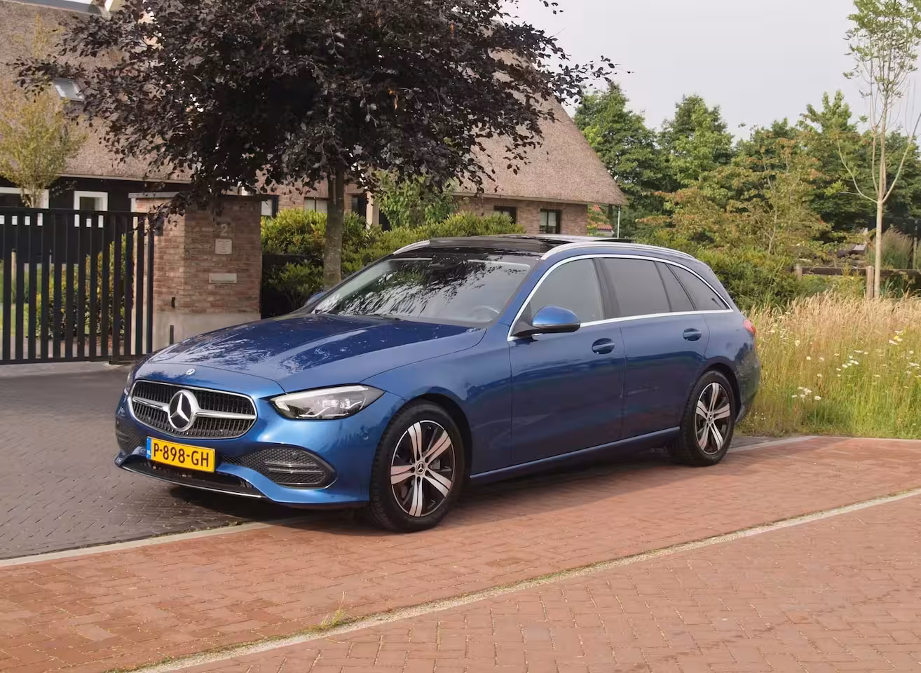 Mercedes-Benz C-klasse Estate 200 Launch Edition Luxury Line | Panoramadak | Burmester Audio | Camera | Sfeerverlichting