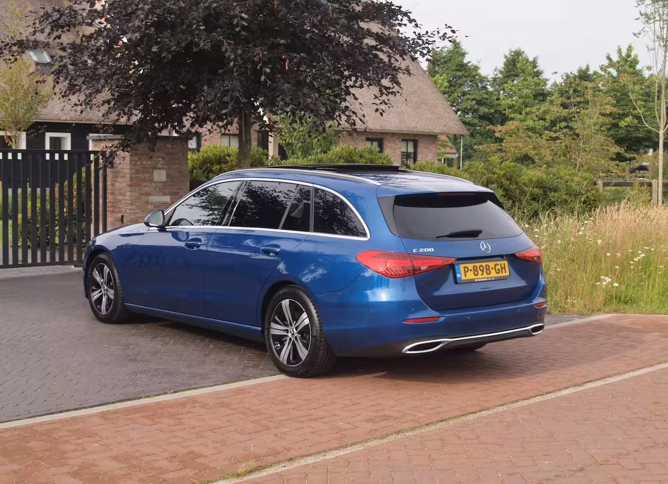 Mercedes-Benz C-klasse Estate 200 Launch Edition Luxury Line | Panoramadak | Burmester Audio | Camera | Sfeerverlichting