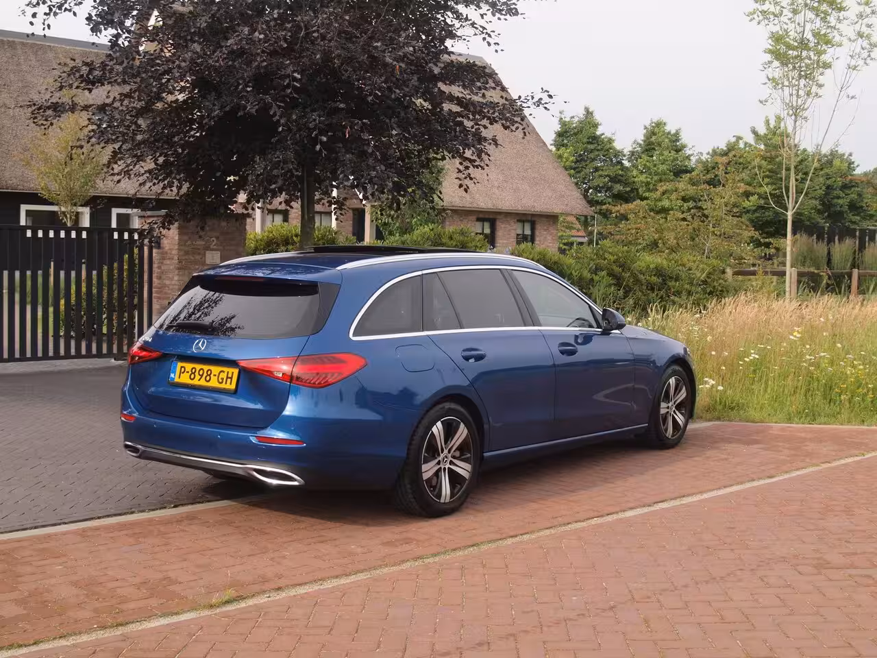 Mercedes-Benz C-klasse Estate 200 Launch Edition Luxury Line | Panoramadak | Burmester Audio | Camera | Sfeerverlichting