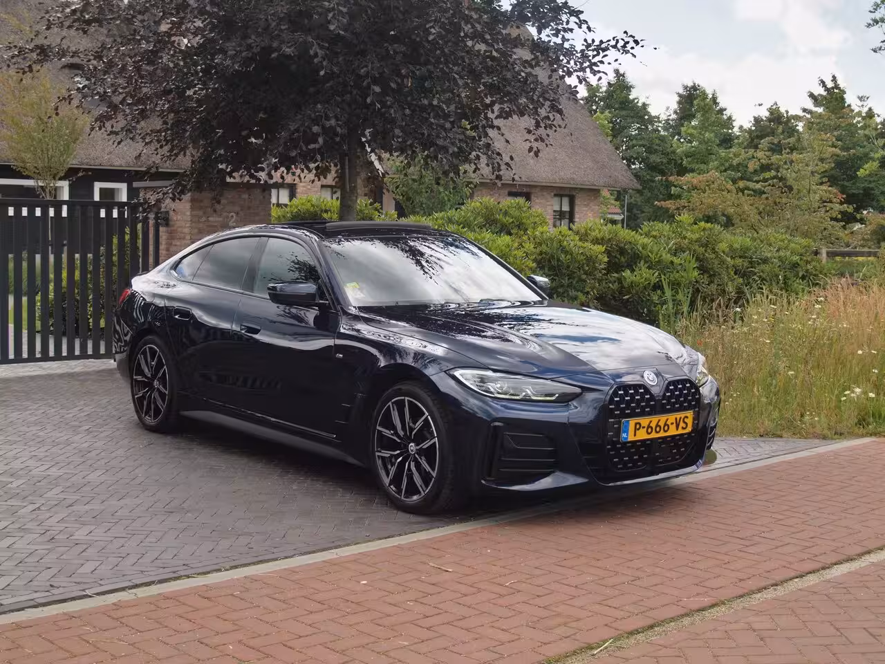 BMW 4-serie Gran Coupé 420i Business Edition Plus | M-Pakket | Panoramadak | Camera | Sfeerverlichting | Leer |
