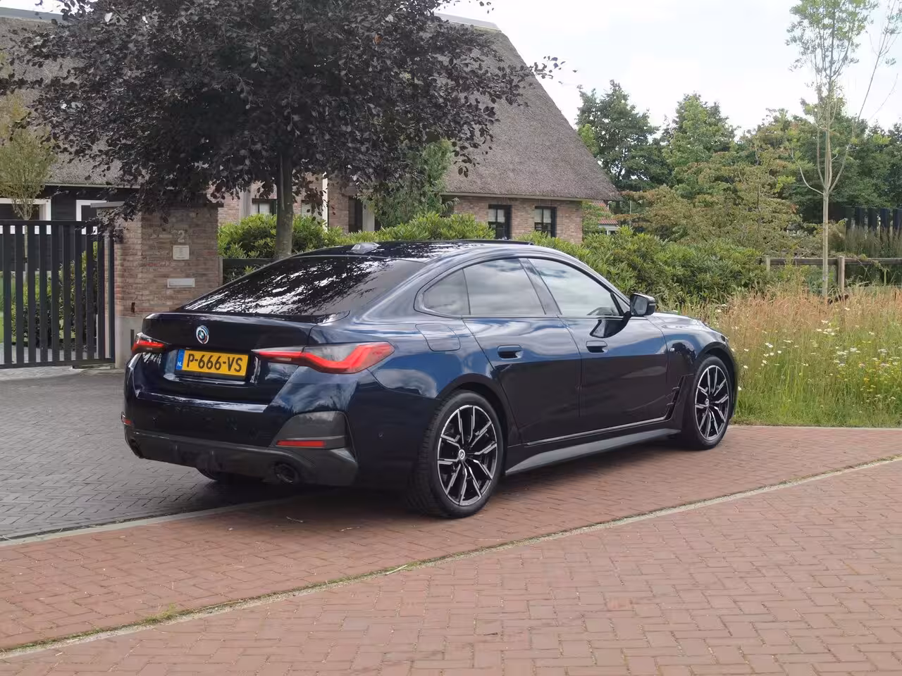 BMW 4-serie Gran Coupé 420i Business Edition Plus | M-Pakket | Panoramadak | Camera | Sfeerverlichting | Leer |