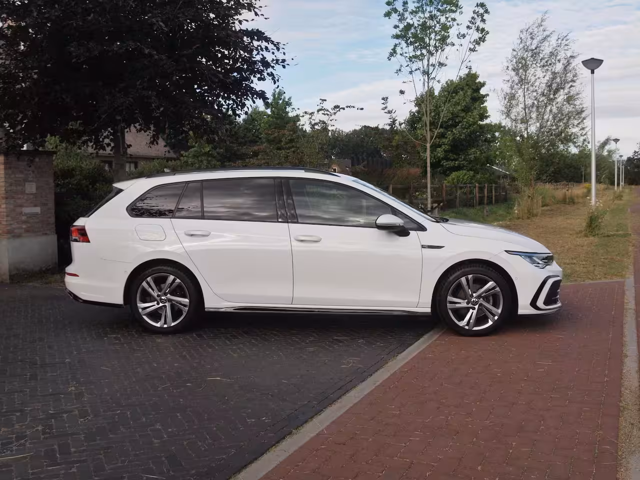 Volkswagen Golf Variant 1.5 TSI R-Line | Camera | Sfeerverlichting | ACC | Apple Carplay | NL-Auto |