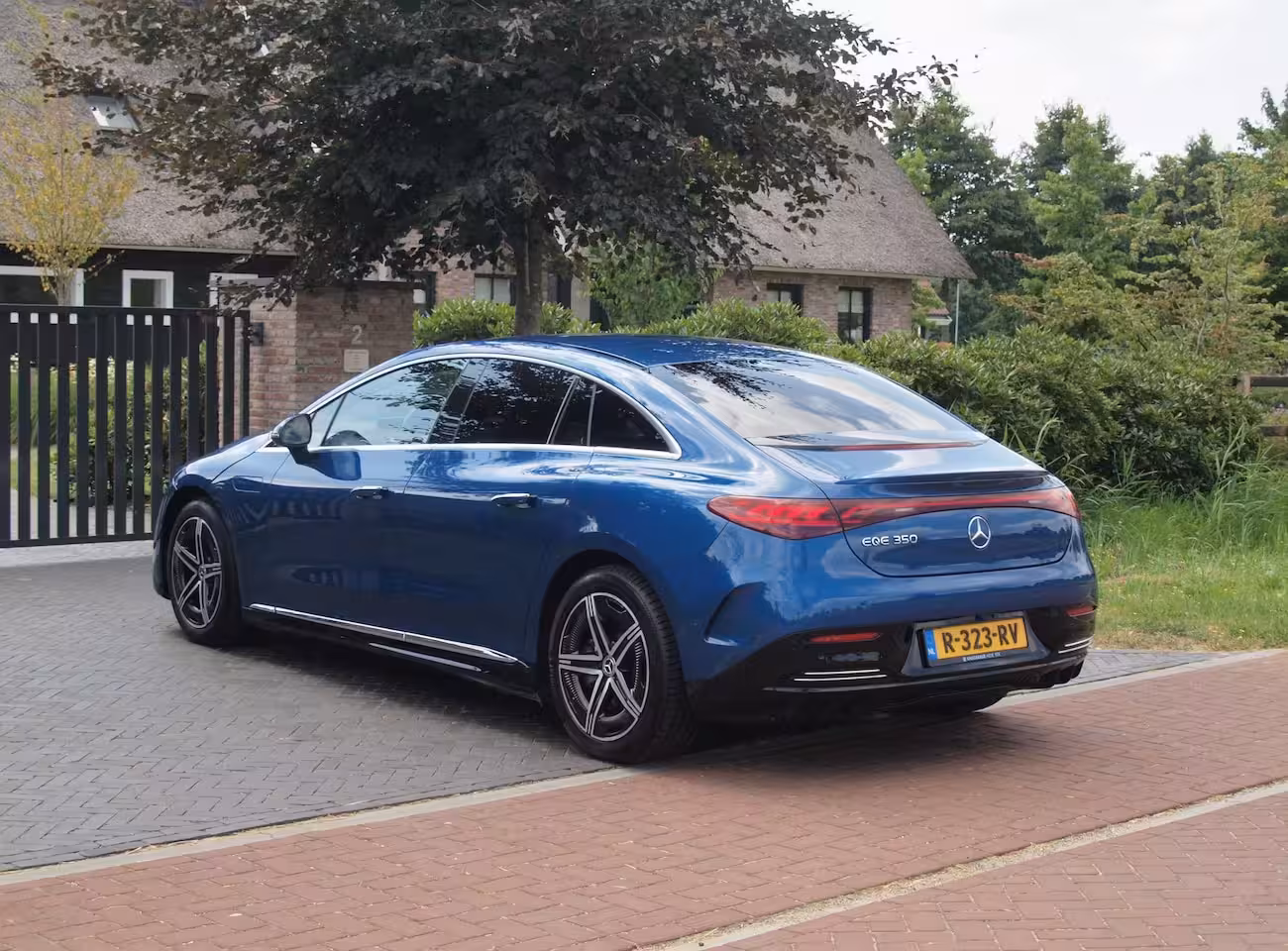Mercedes-Benz EQE 350+ AMG Line 91 kWh | Burmester | Camera | Sfeerverlichting | ACC | NL-Auto |