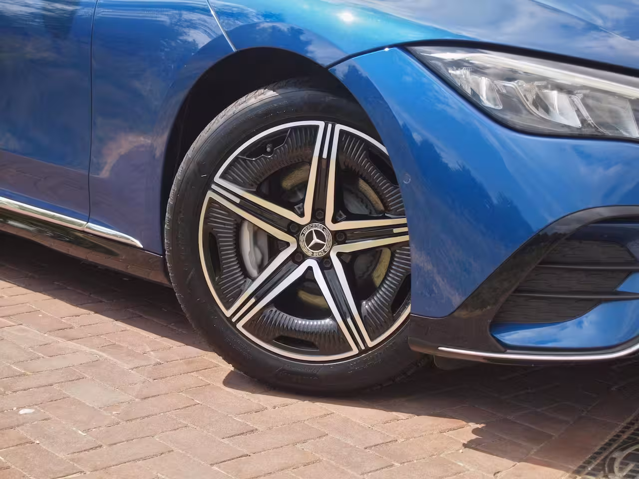 Mercedes-Benz EQE 350+ AMG Line 91 kWh | Burmester | Camera | Sfeerverlichting | ACC | NL-Auto |