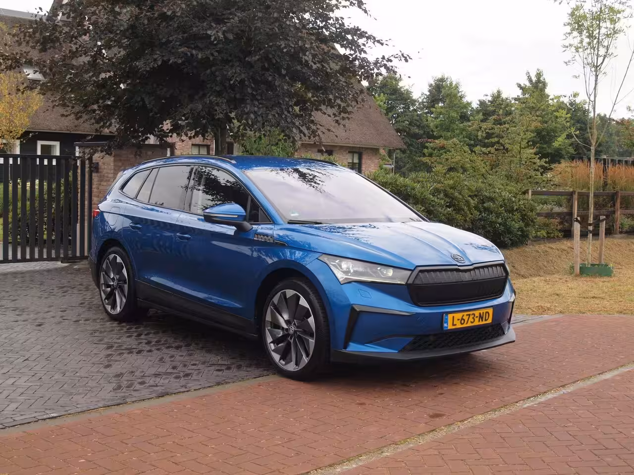 Skoda Enyaq iV 80 First Edition | SOH 90% | Camera | Trekhaak | Leer | Warmtepomp | Sfeerverlichting | Ap
