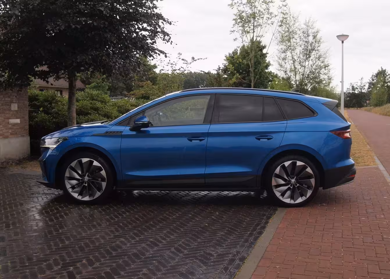 Skoda Enyaq iV 80 First Edition | SOH 90% | Camera | Trekhaak | Leer | Warmtepomp | Sfeerverlichting | Ap