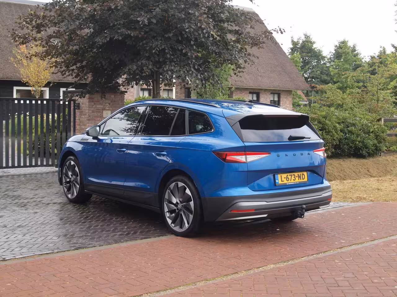 Skoda Enyaq iV 80 First Edition | SOH 90% | Camera | Trekhaak | Leer | Warmtepomp | Sfeerverlichting | Ap