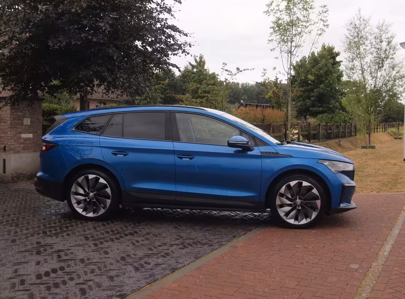 Skoda Enyaq iV 80 First Edition | SOH 90% | Camera | Trekhaak | Leer | Warmtepomp | Sfeerverlichting | Ap