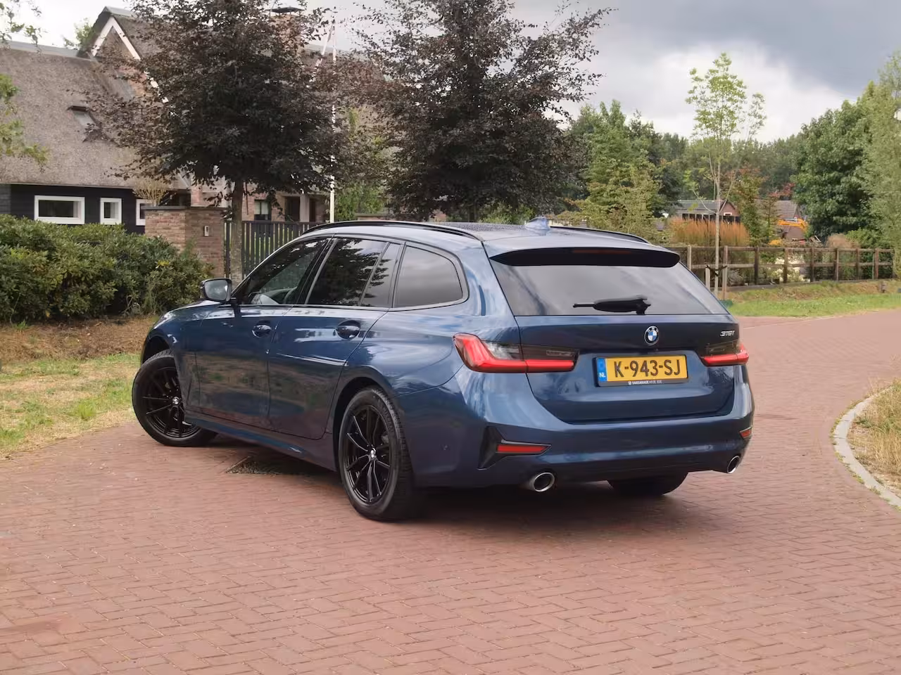 BMW 3-serie Touring 318i High Executive | Camera | Sfeerverlichting | Apple Carplay | LED-Laser | NL-Auto |
