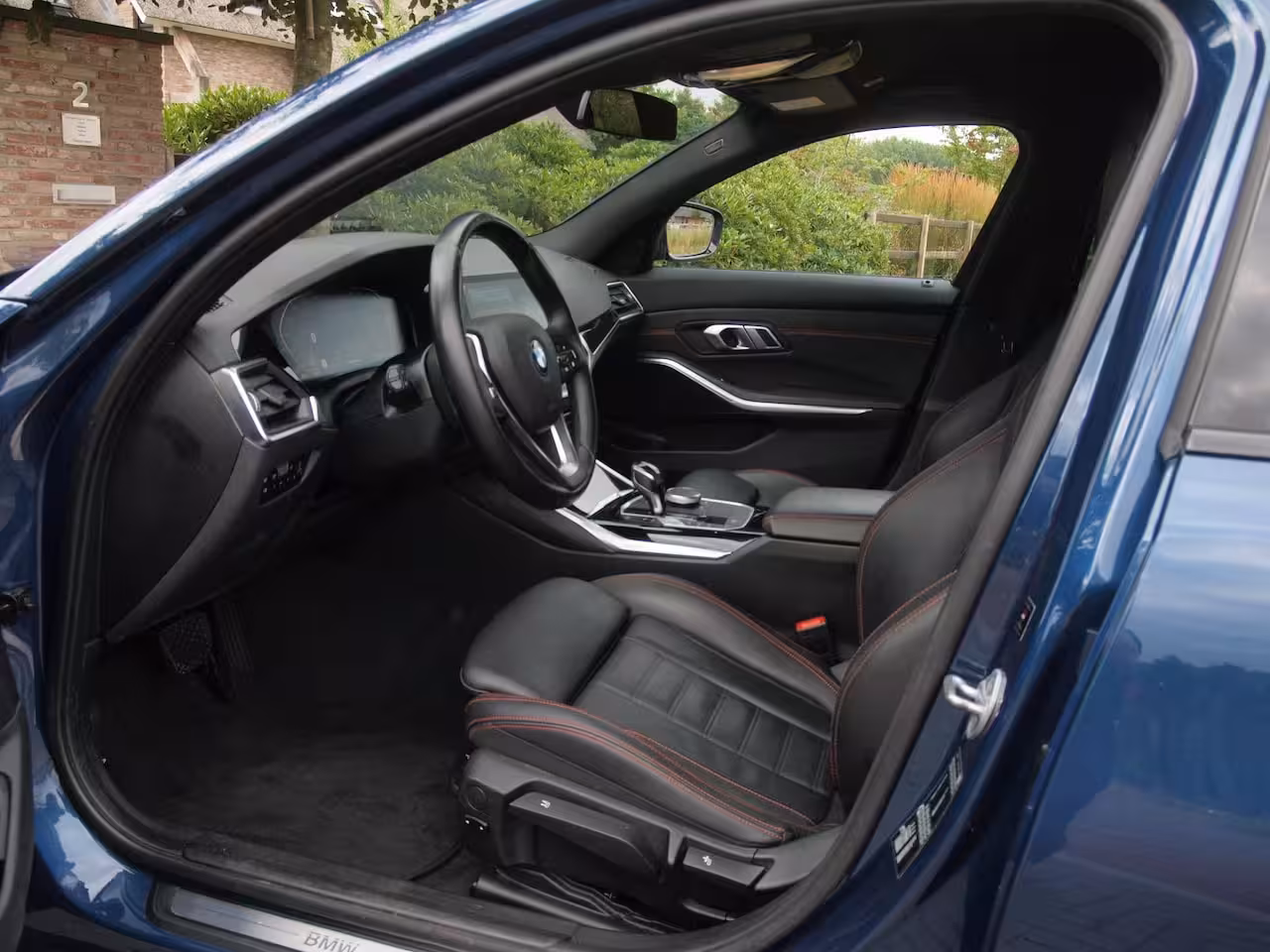 BMW 3-serie Touring 318i High Executive | Camera | Sfeerverlichting | Apple Carplay | LED-Laser | NL-Auto |