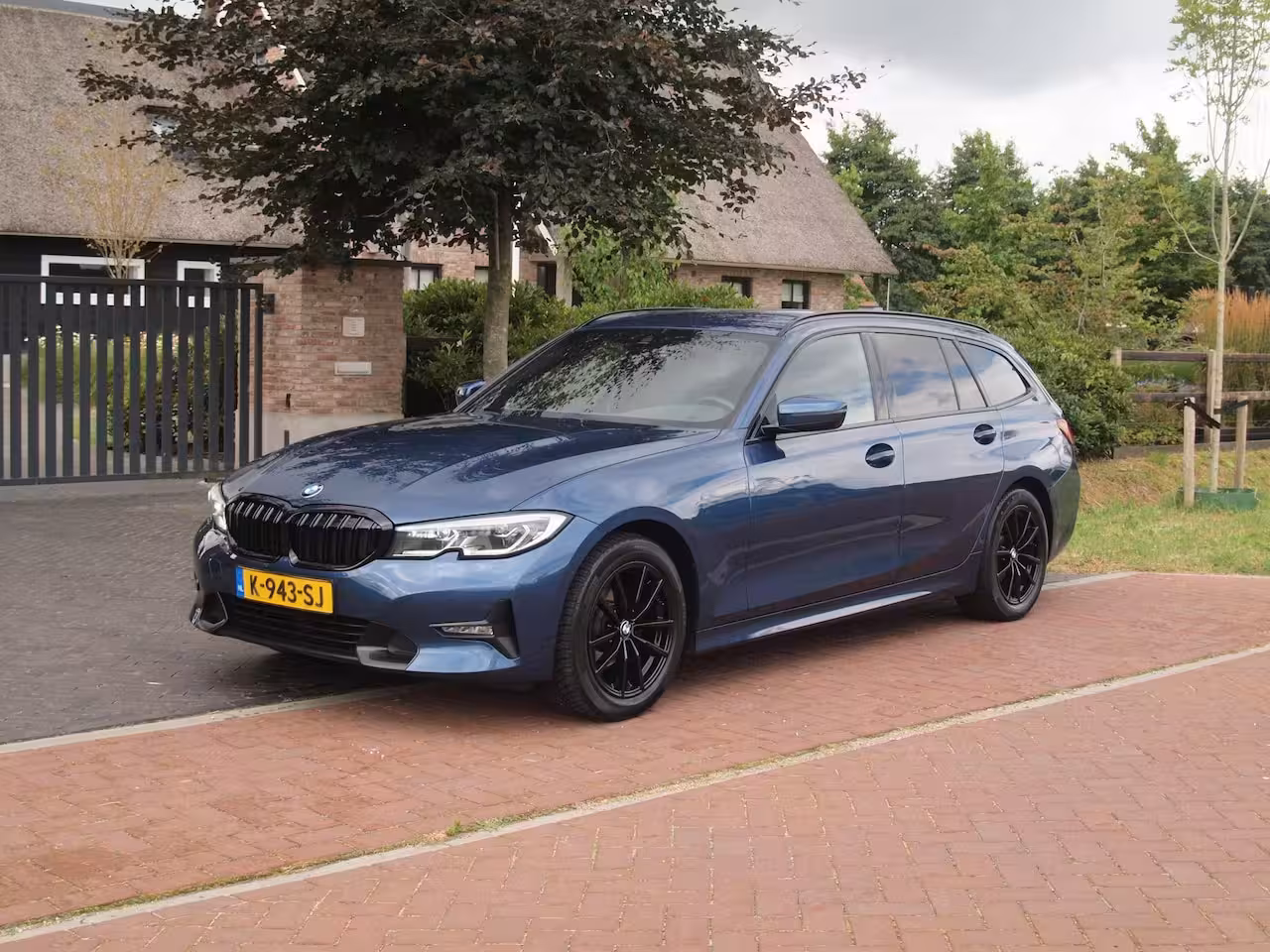 BMW 3-serie Touring 318i High Executive | Camera | Sfeerverlichting | Apple Carplay | LED-Laser | NL-Auto |