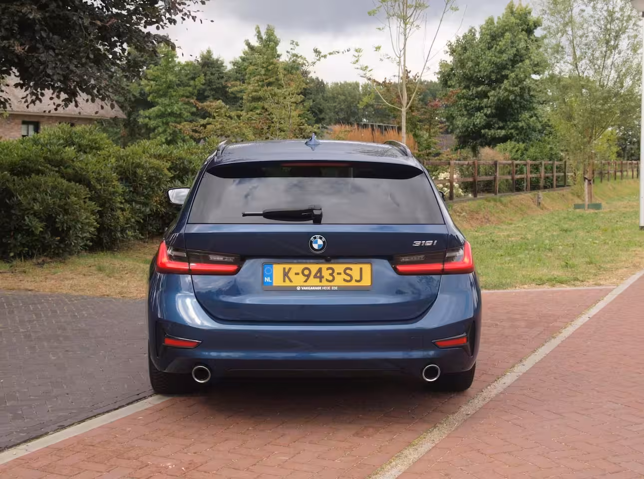 BMW 3-serie Touring 318i High Executive | Camera | Sfeerverlichting | Apple Carplay | LED-Laser | NL-Auto |