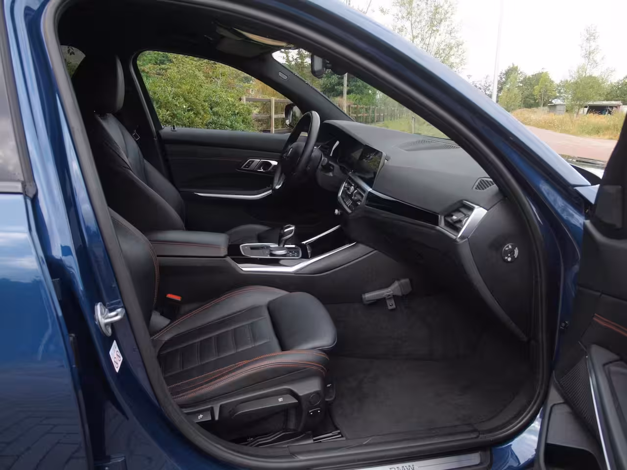BMW 3-serie Touring 318i High Executive | Camera | Sfeerverlichting | Apple Carplay | LED-Laser | NL-Auto |