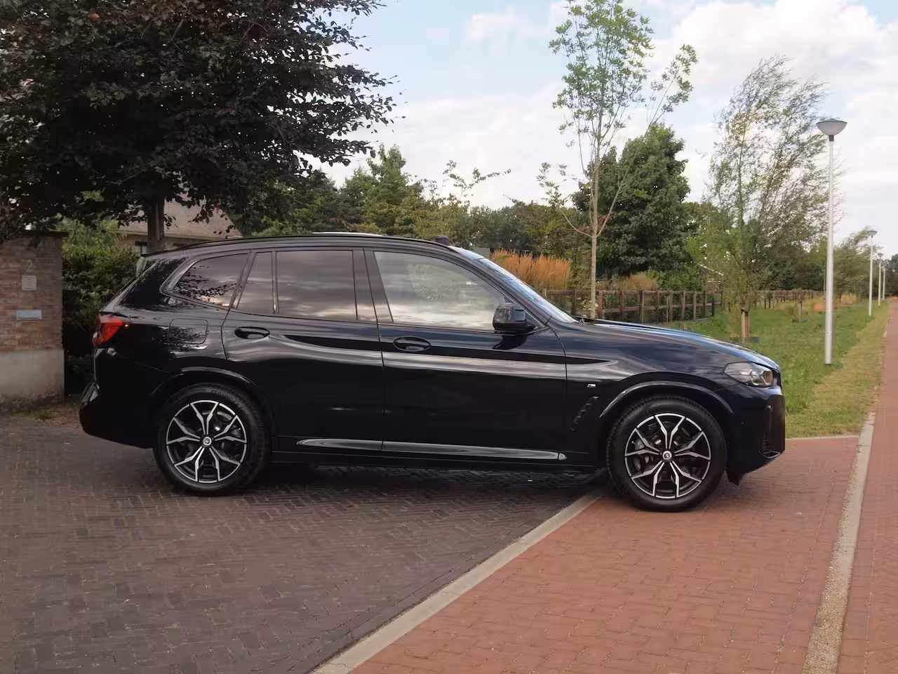 BMW iX3 Executive 80 kWh | Facelift Model | Shadow Line | Panoramadak | Camera | Sfeerverlichting
