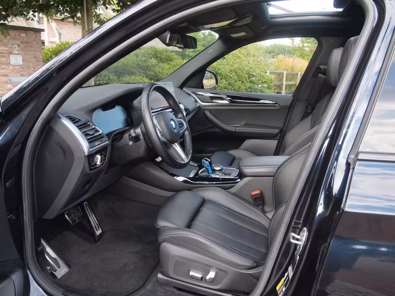 BMW iX3 Executive 80 kWh | Facelift Model | Shadow Line | Panoramadak | Camera | Sfeerverlichting