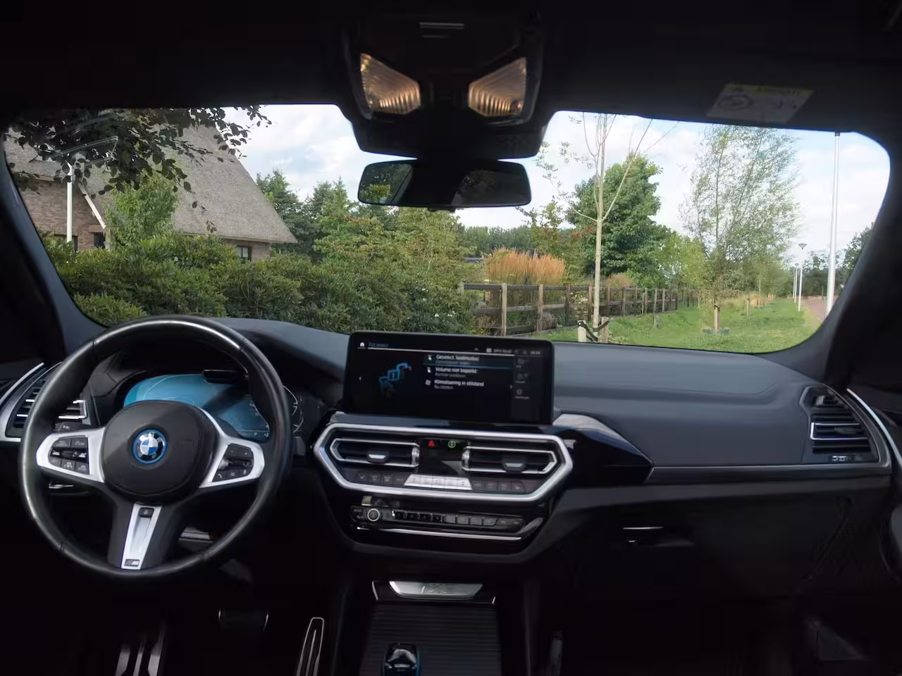 BMW iX3 Executive 80 kWh | Facelift Model | Shadow Line | Panoramadak | Camera | Sfeerverlichting