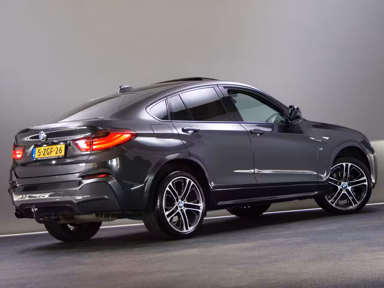BMW X4 XDrive20i High Executive M-Sport (SCHUIF-/KANTELDAK, ACHTERUITRIJCAMERA, TREKHAAK, NAVIGAT
