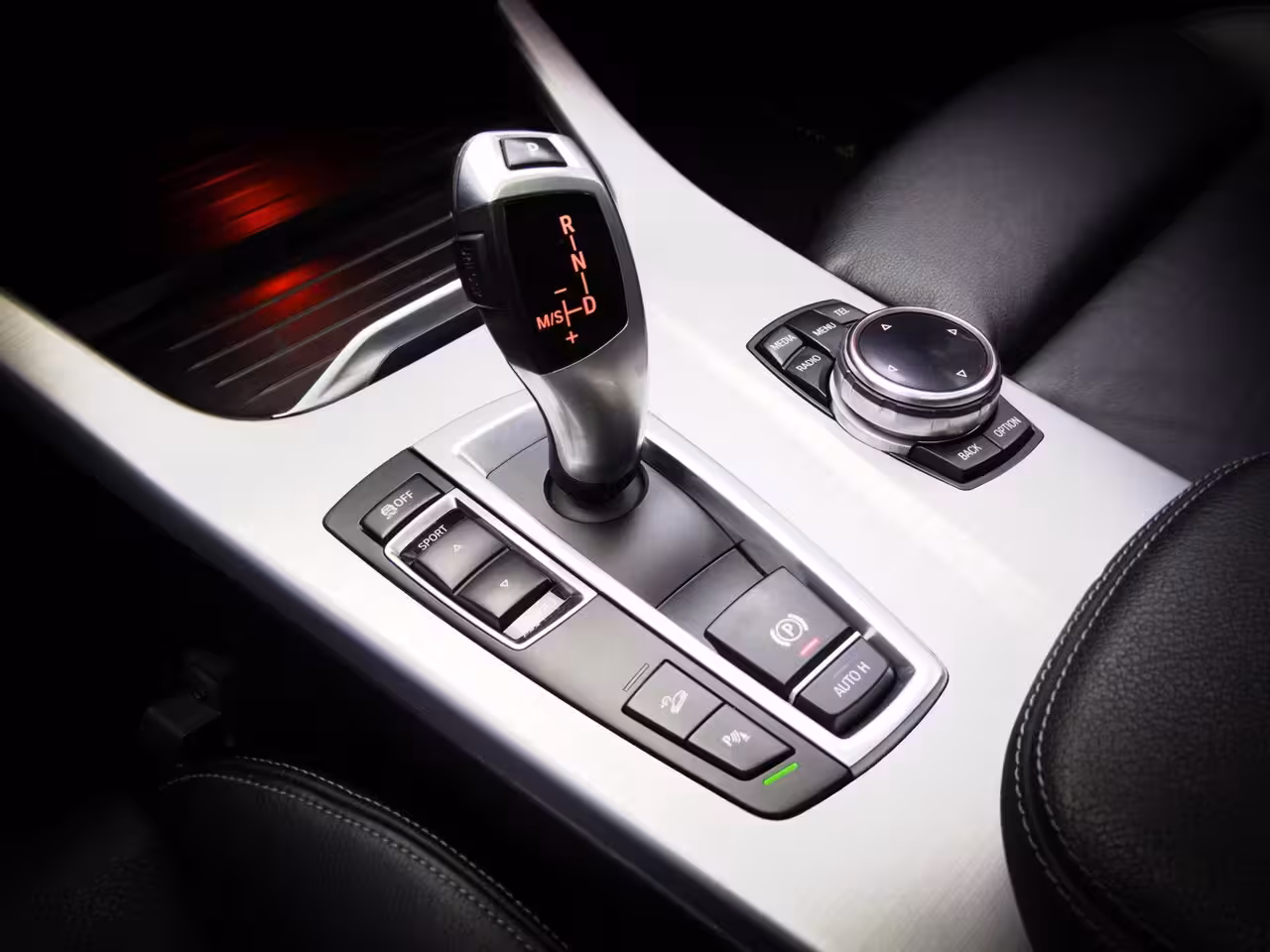 BMW X4 XDrive20i High Executive M-Sport (SCHUIF-/KANTELDAK, ACHTERUITRIJCAMERA, TREKHAAK, NAVIGAT
